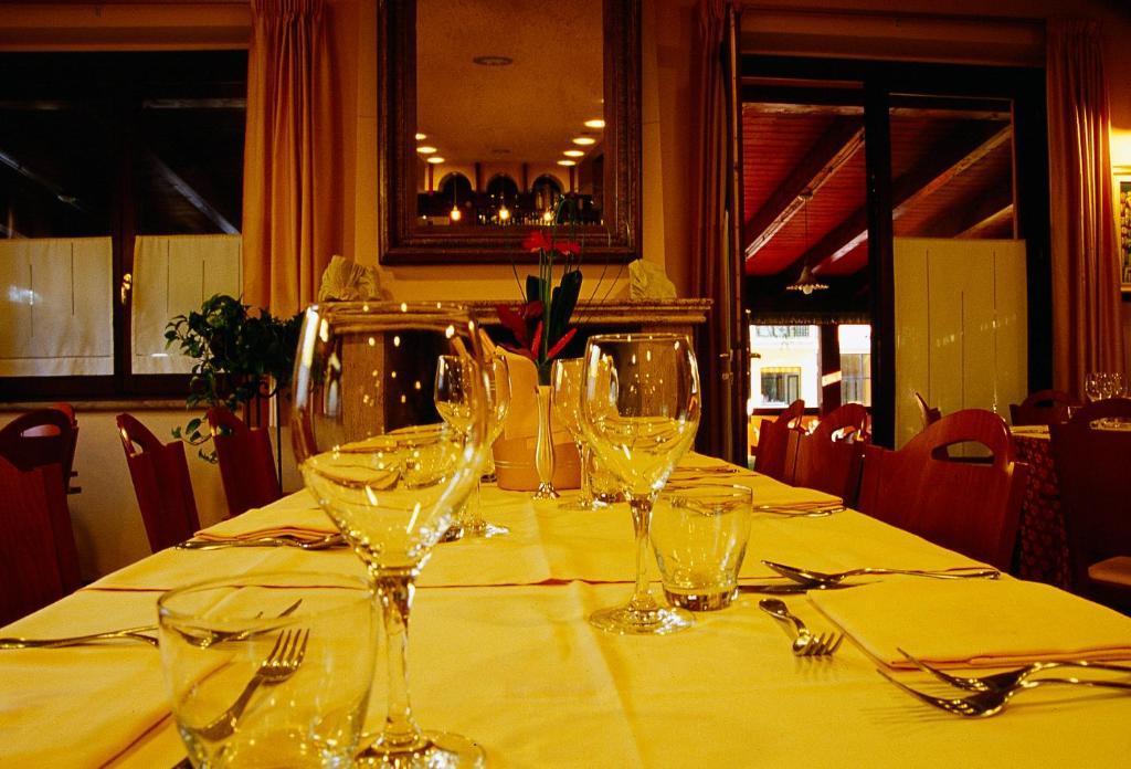 Hotel Ristorante Montenerone Apecchio Buitenkant foto